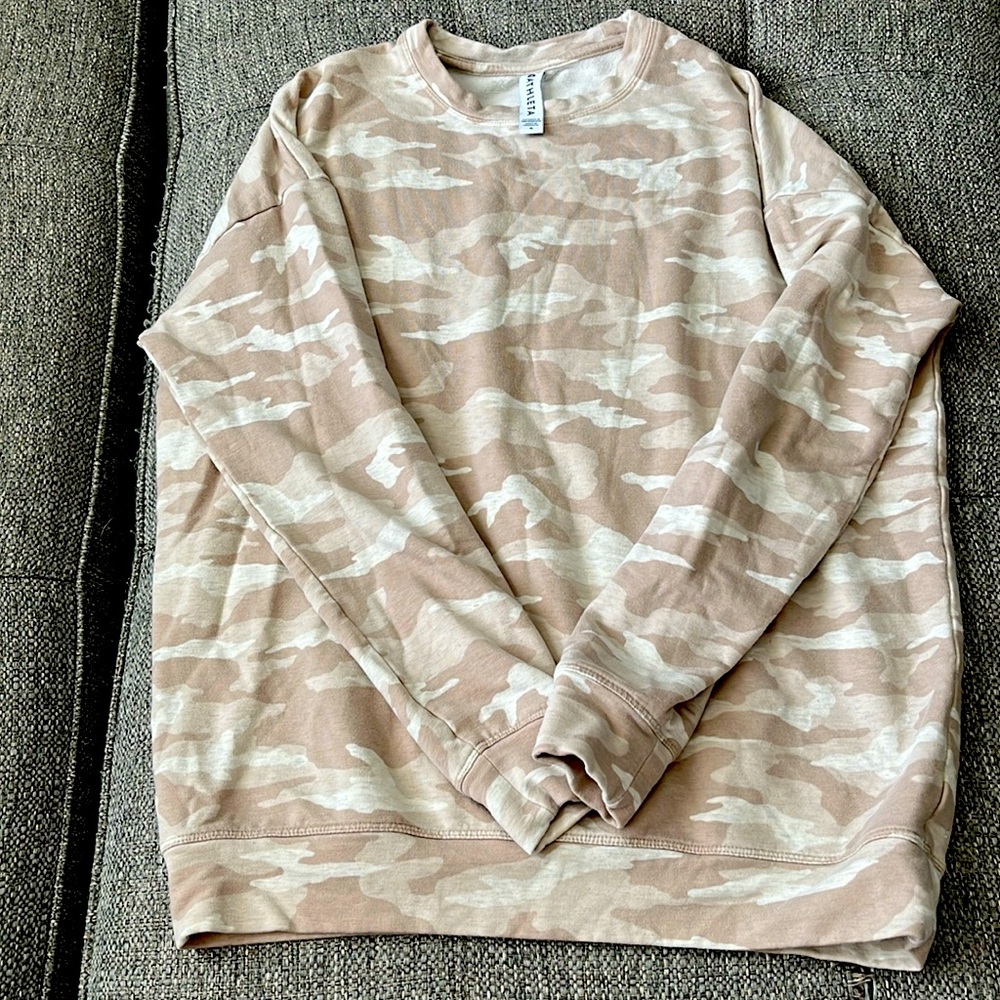 Women’s Athleta Camo sweatshirt. Super soft! Size Small.